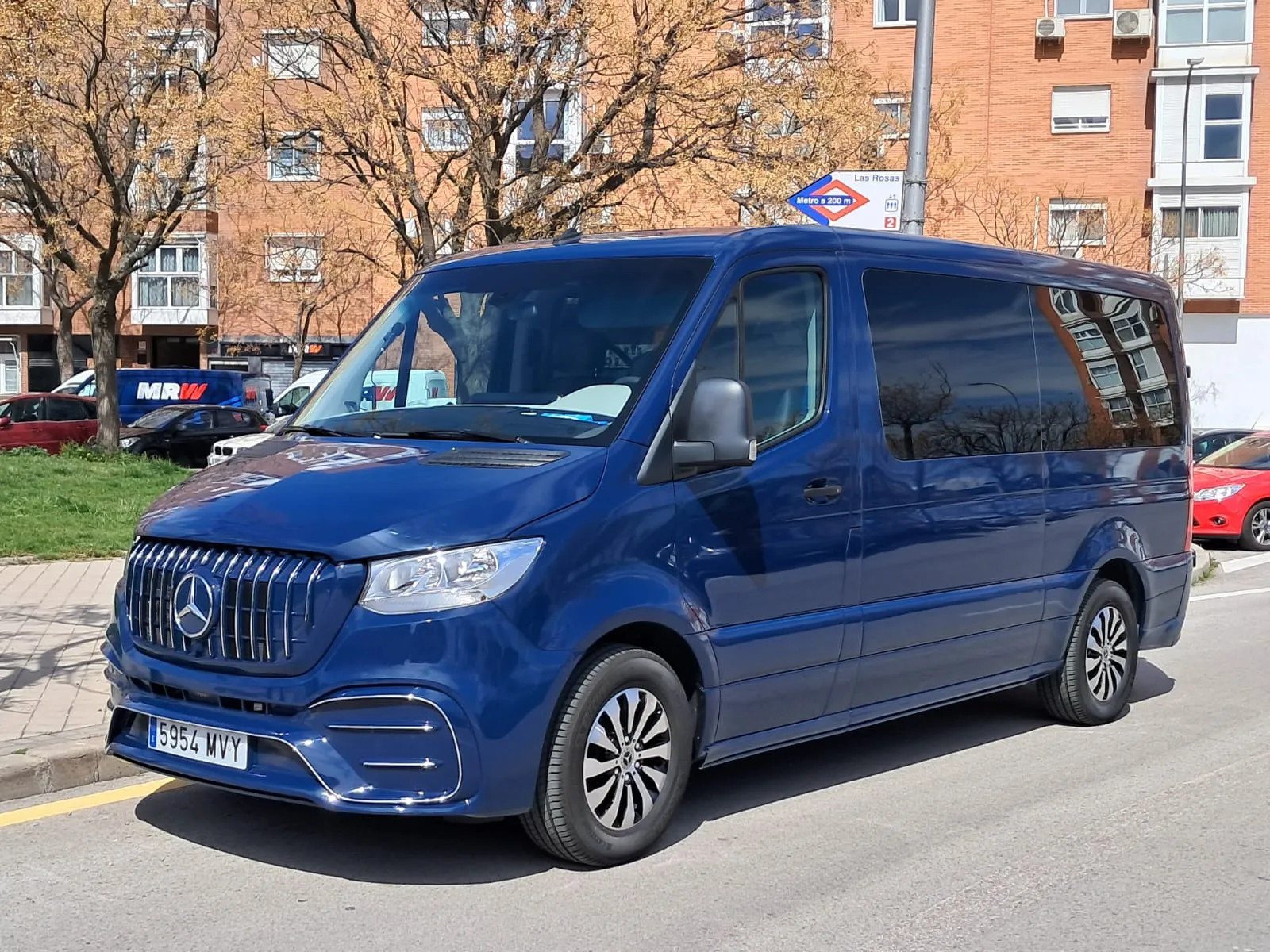 Mercedes-Benz Sprinter Executive 8 pax side view
