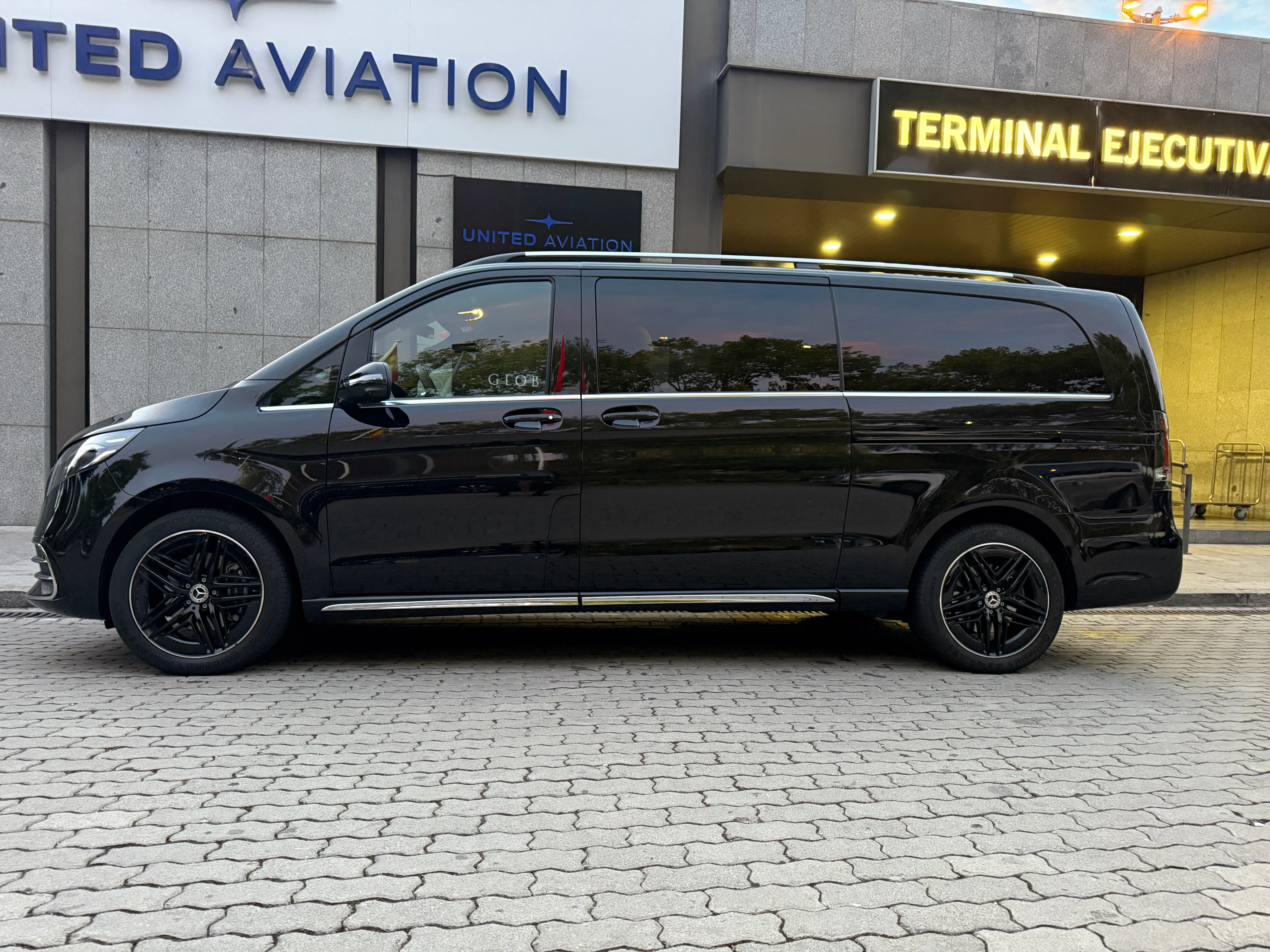 Mercedes-Benz V-Class left side