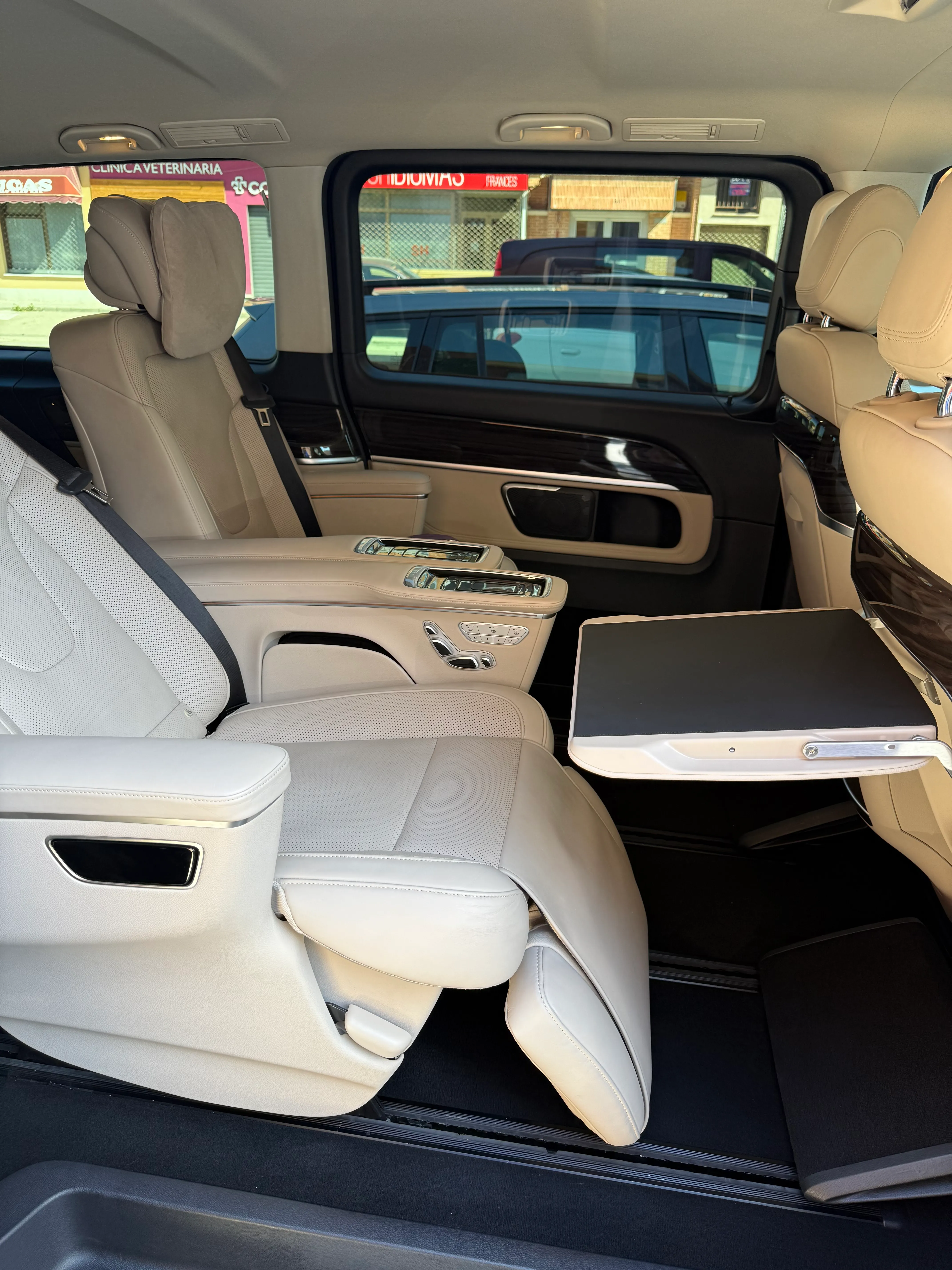 Mercedes-Benz V-Class interior with 4 XXL seats